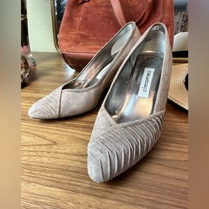 Vintage 80s Maserati Beige Suede Leather Pleated Toe Pump High Heels Women's 8.5